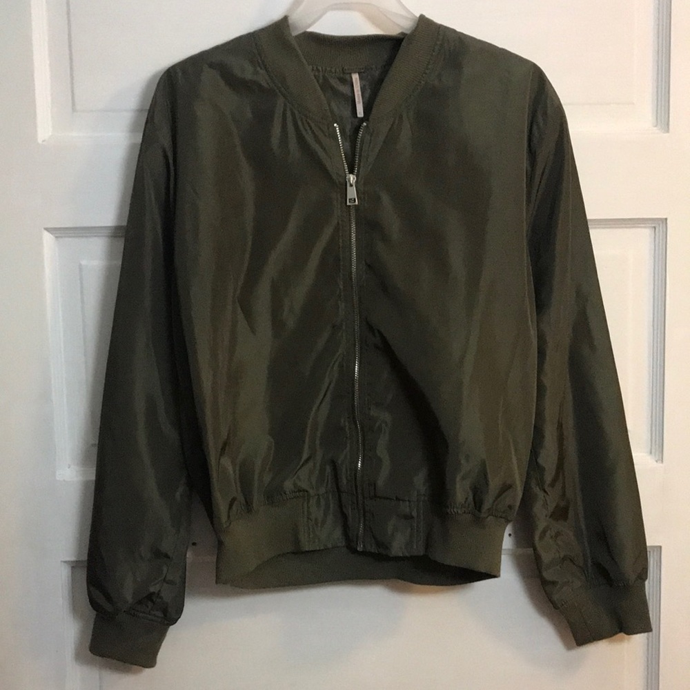 Lightweight bomber jacket